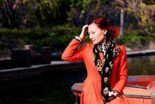 红衣女,时尚潮流的引领者